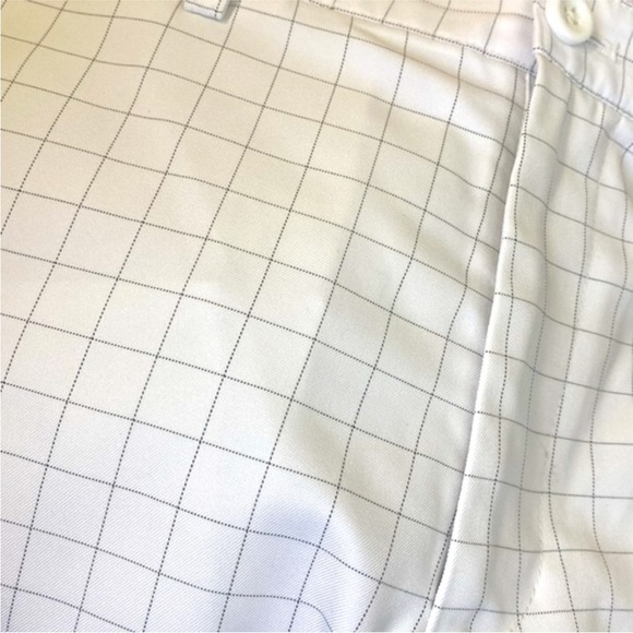 IZOD | NWT Golf shorts - Picture 4 of 10